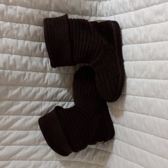 Girl's UGG Australia Brown Knit Boots 2-Button Flat Brown Sz 2 Logo - Picture 4 of 8